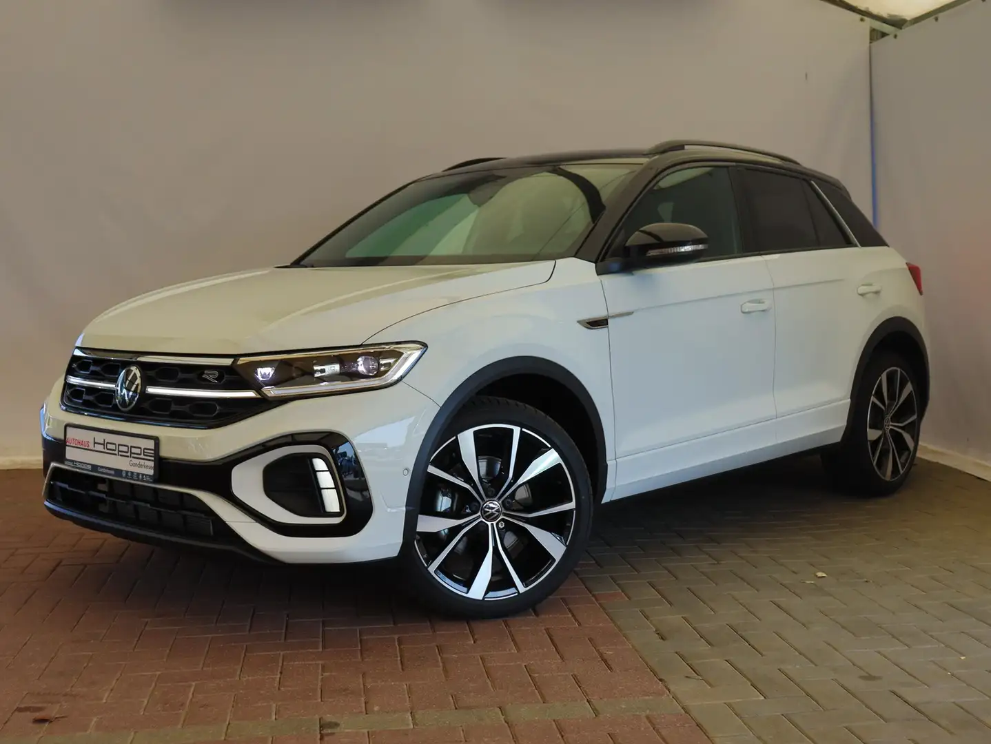 Volkswagen T-Roc R-Line 2.0 l TDI DSG+AHK+RFK+IQ.LIGHT+BLACKSTYLE Wit - 2