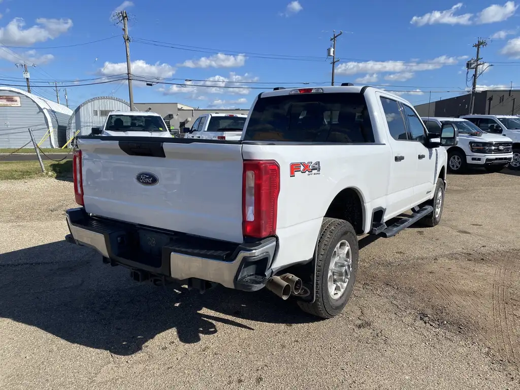 2025 Ford F-350 Super Duty XLT Crew Cab 160 | 4X4 | Trailer Sway Control | SY — photo 8