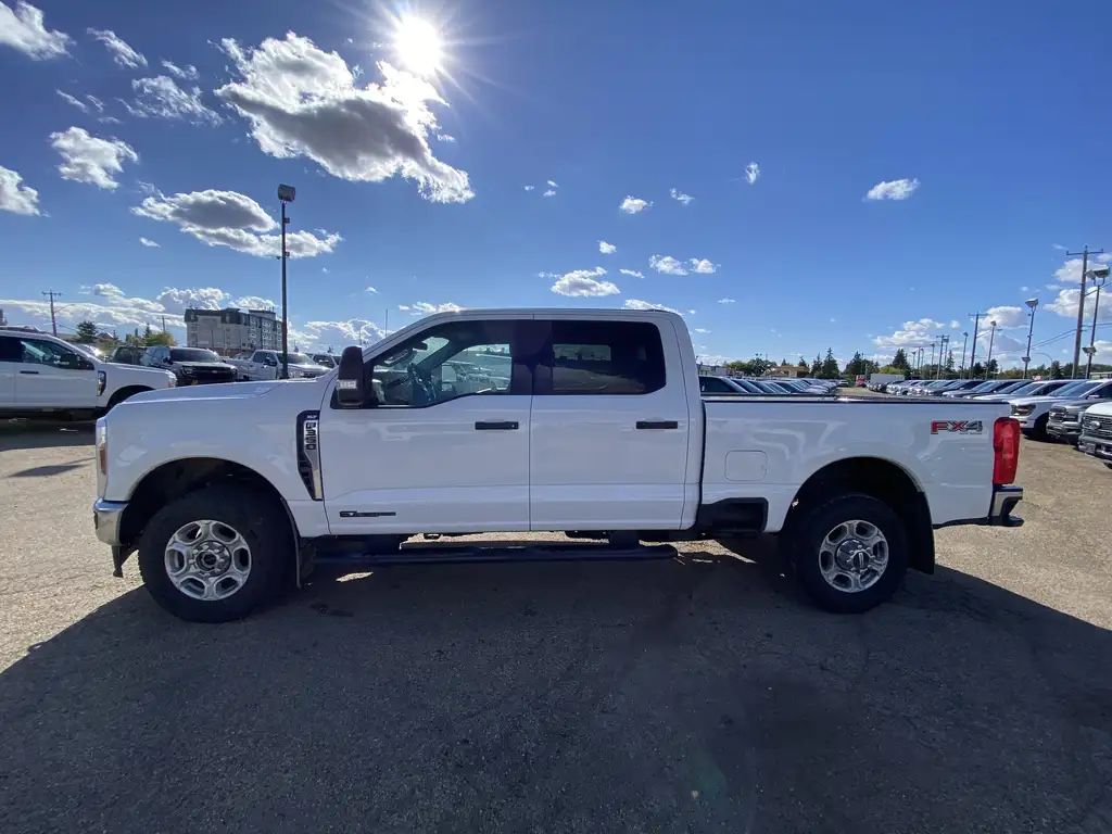 2025 Ford F-350 Super Duty XLT Crew Cab 160 | 4X4 | Trailer Sway Control | SY — photo 5