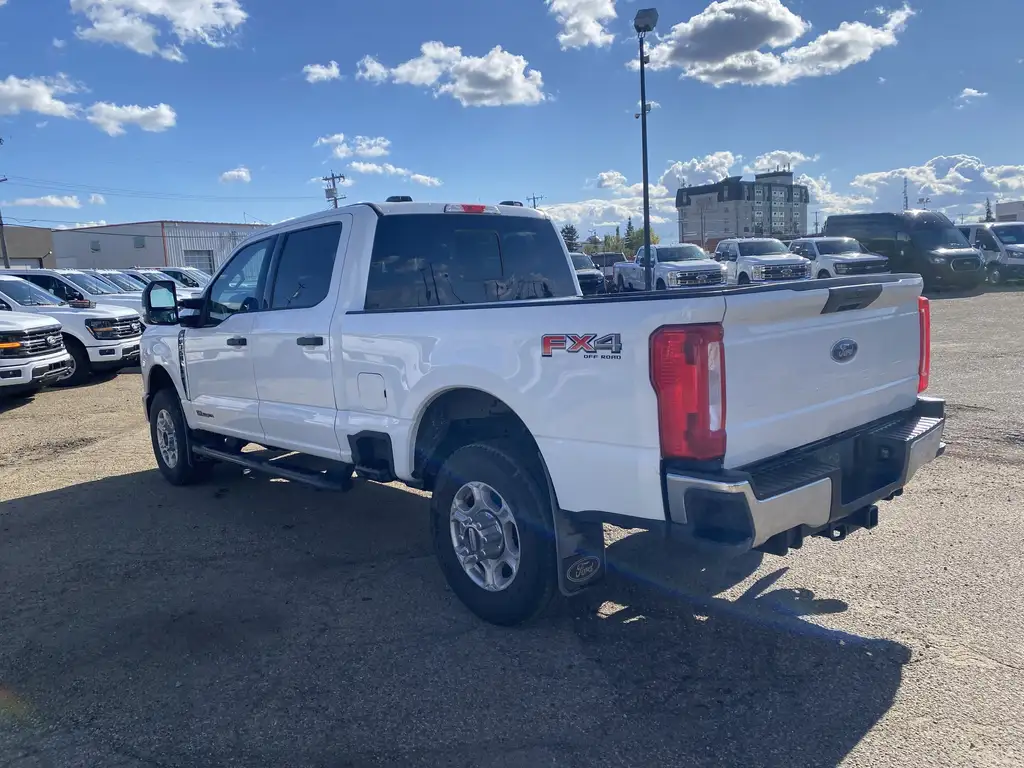 2025 Ford F-350 Super Duty XLT Crew Cab 160 | 4X4 | Trailer Sway Control | SY — photo 6