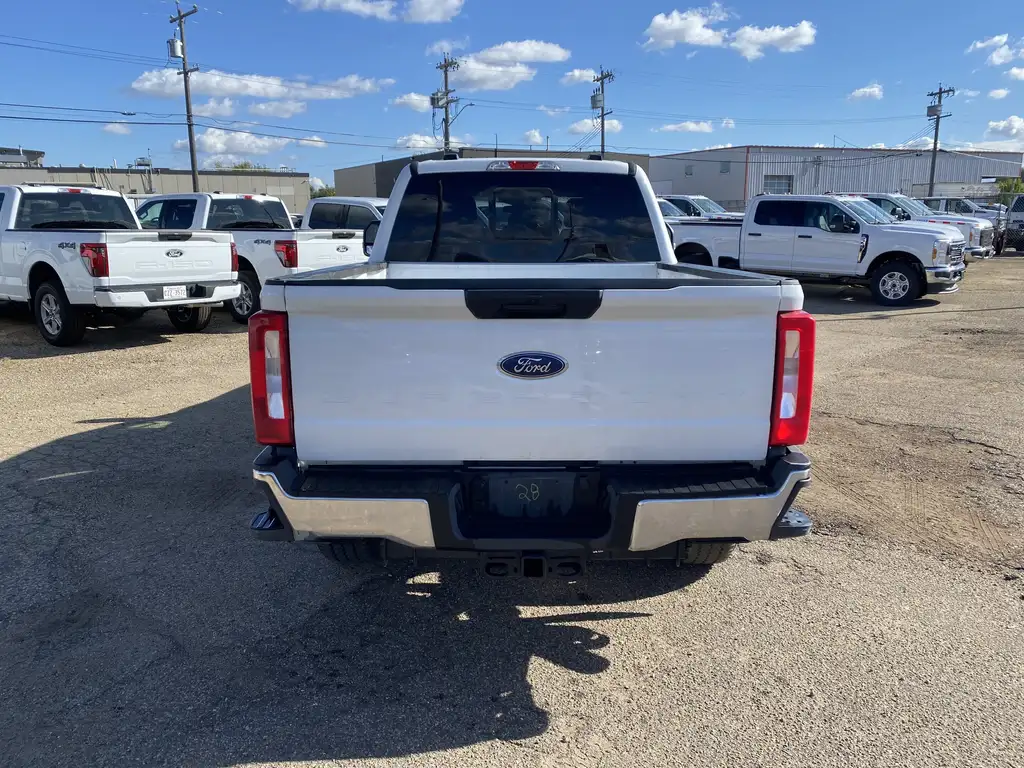 2025 Ford F-350 Super Duty XLT Crew Cab 160 | 4X4 | Trailer Sway Control | SY — photo 7