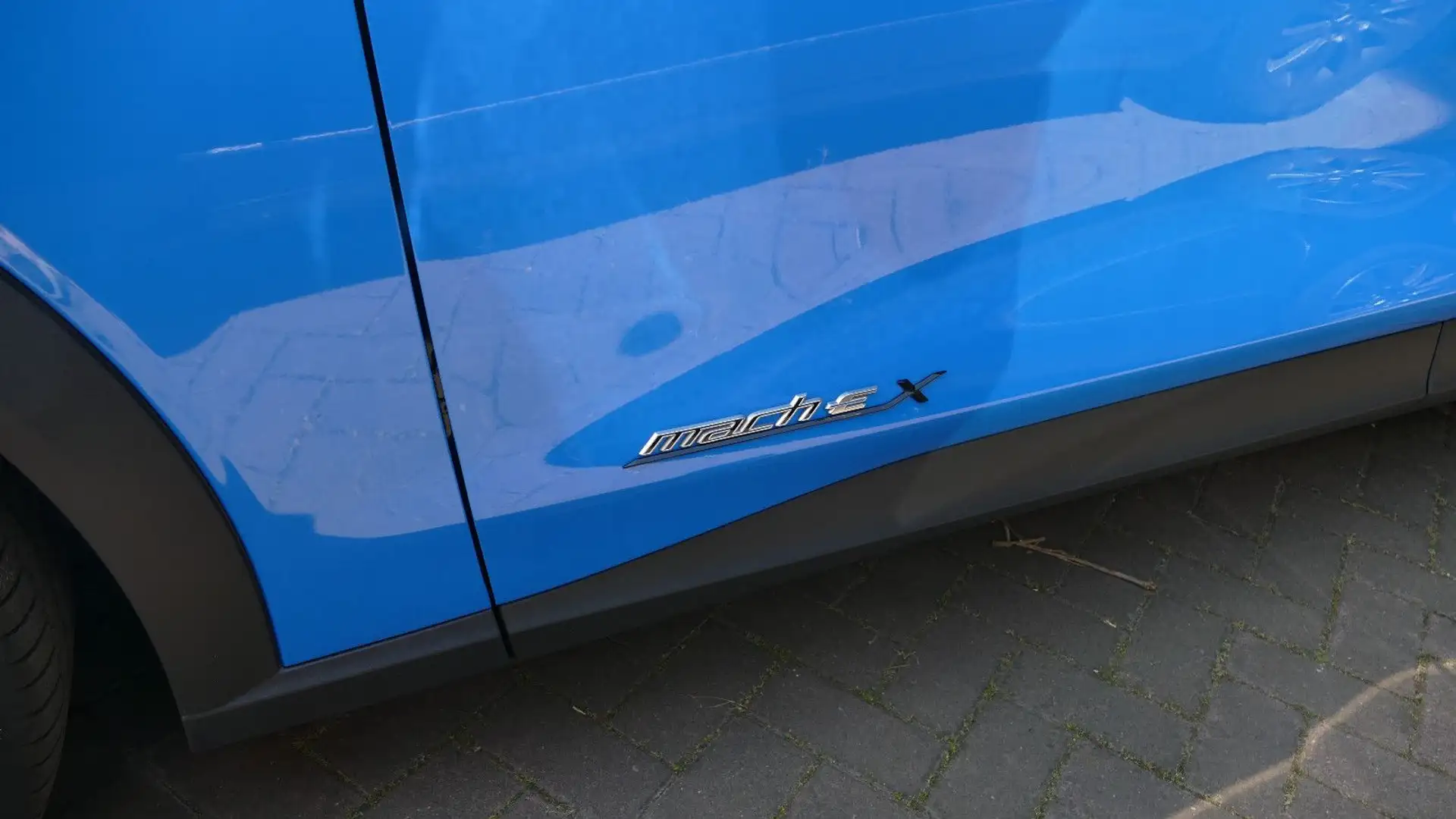 Ford Mustang Mach-E 99KWh, Tech Paket 2 Azul - 2