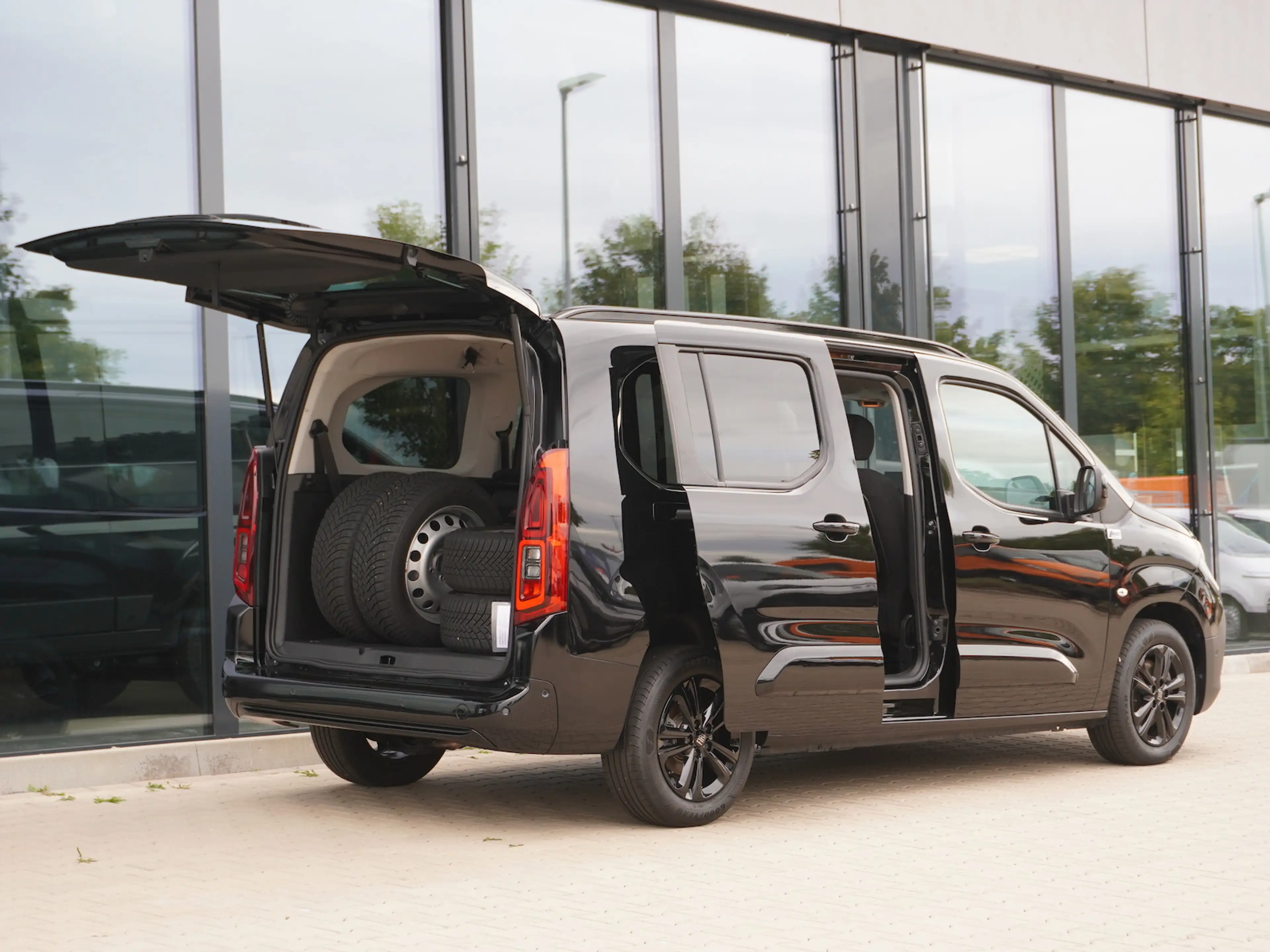 Fiat Doblo Maxi Kombi 130 AT / 10-Zoll-Navi + LED — photo 4