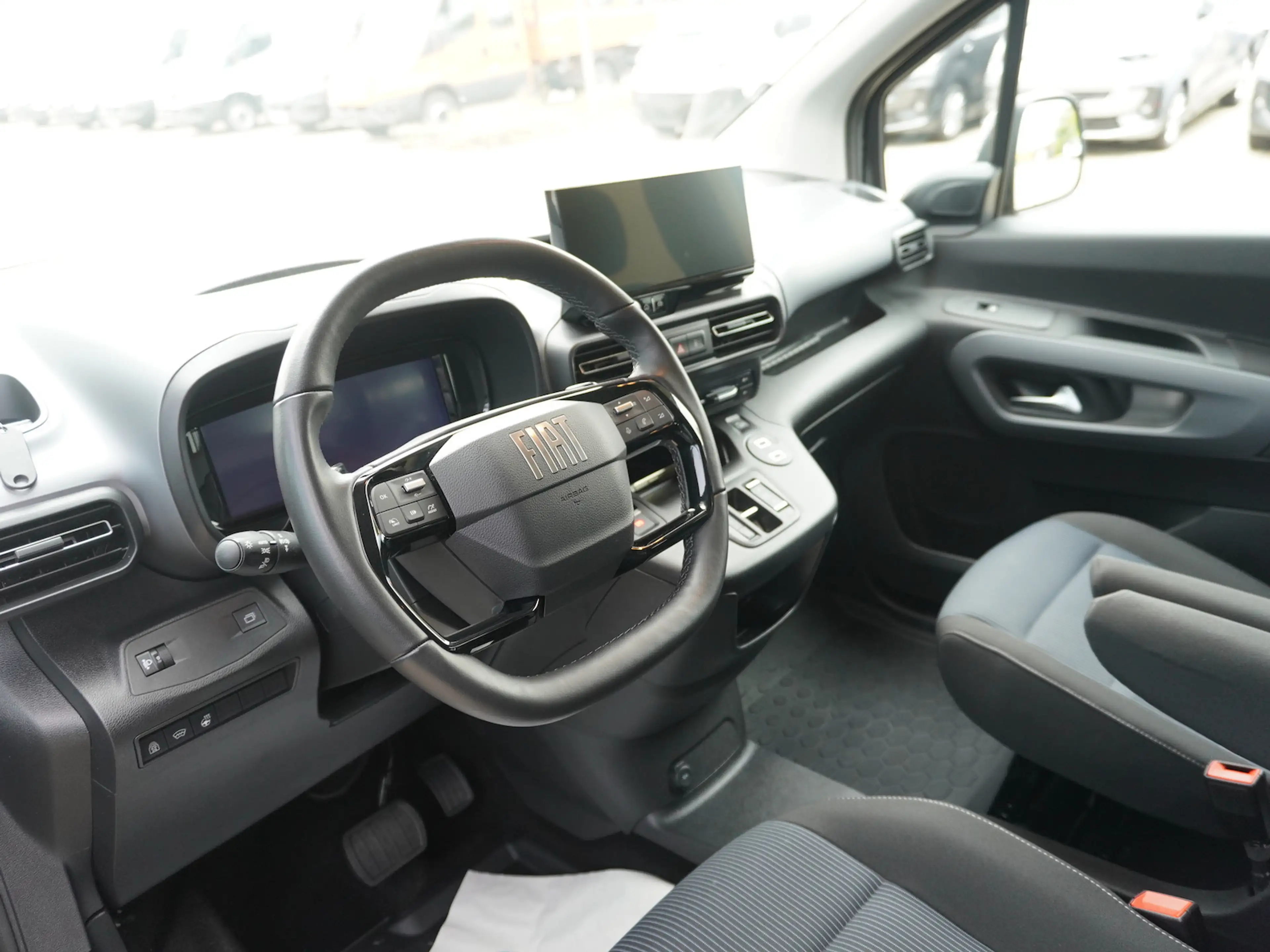 Fiat Doblo Maxi Kombi 130 AT / 10-Zoll-Navi + LED — photo 14