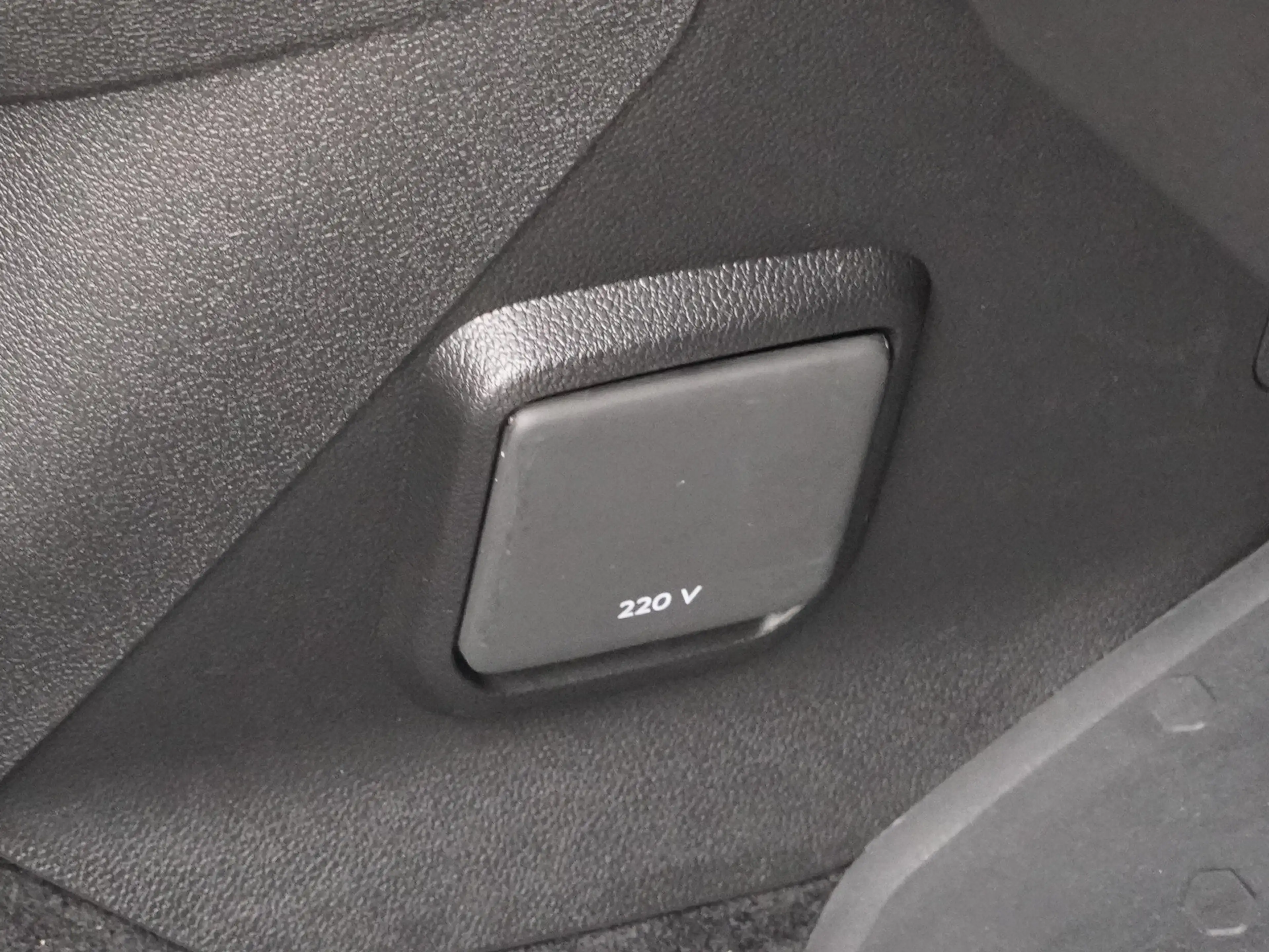 Fiat Doblo Maxi Kombi 130 AT / 10-Zoll-Navi + LED — photo 12