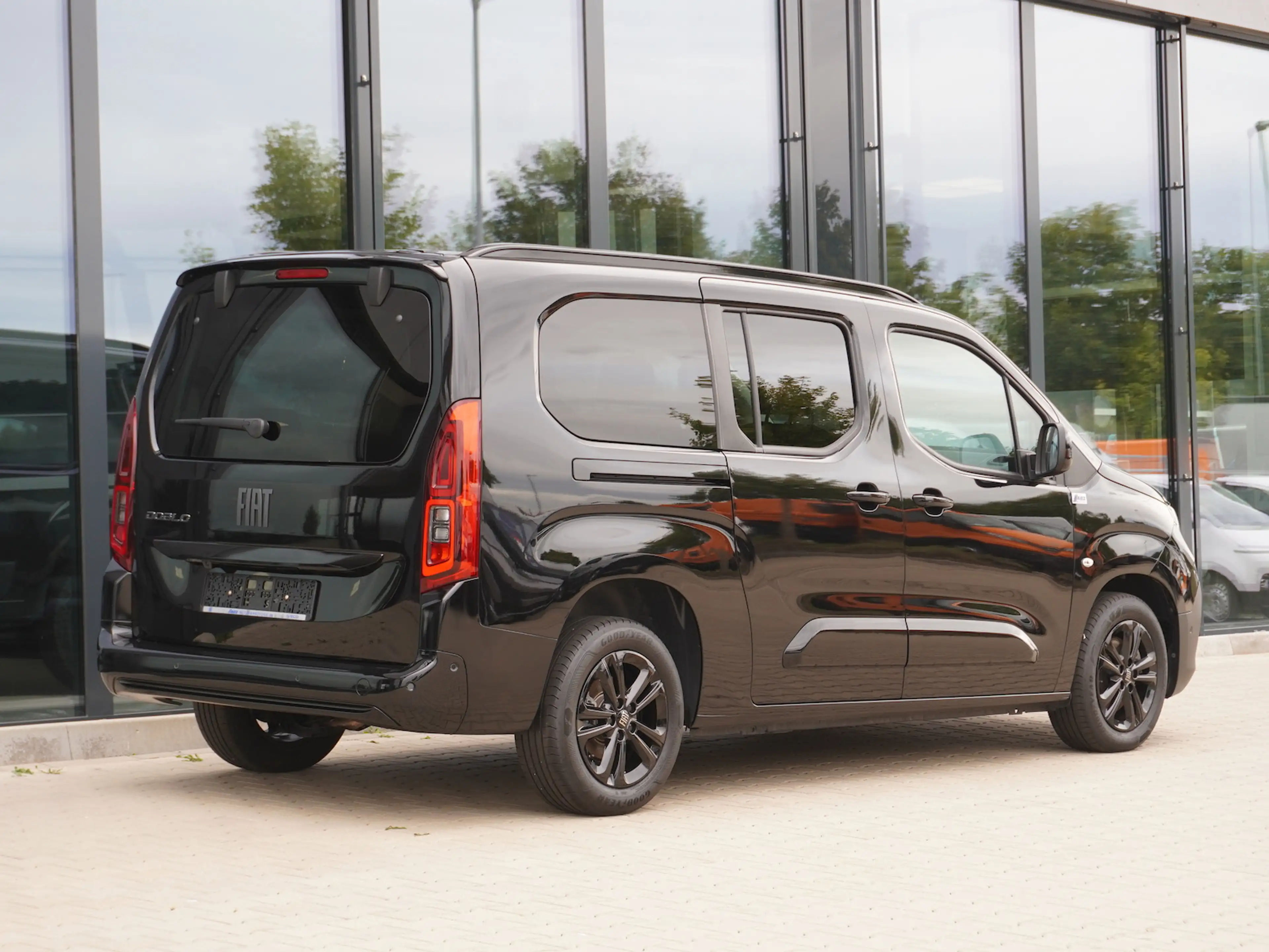 Fiat Doblo Maxi Kombi 130 AT / 10-Zoll-Navi + LED — photo 2