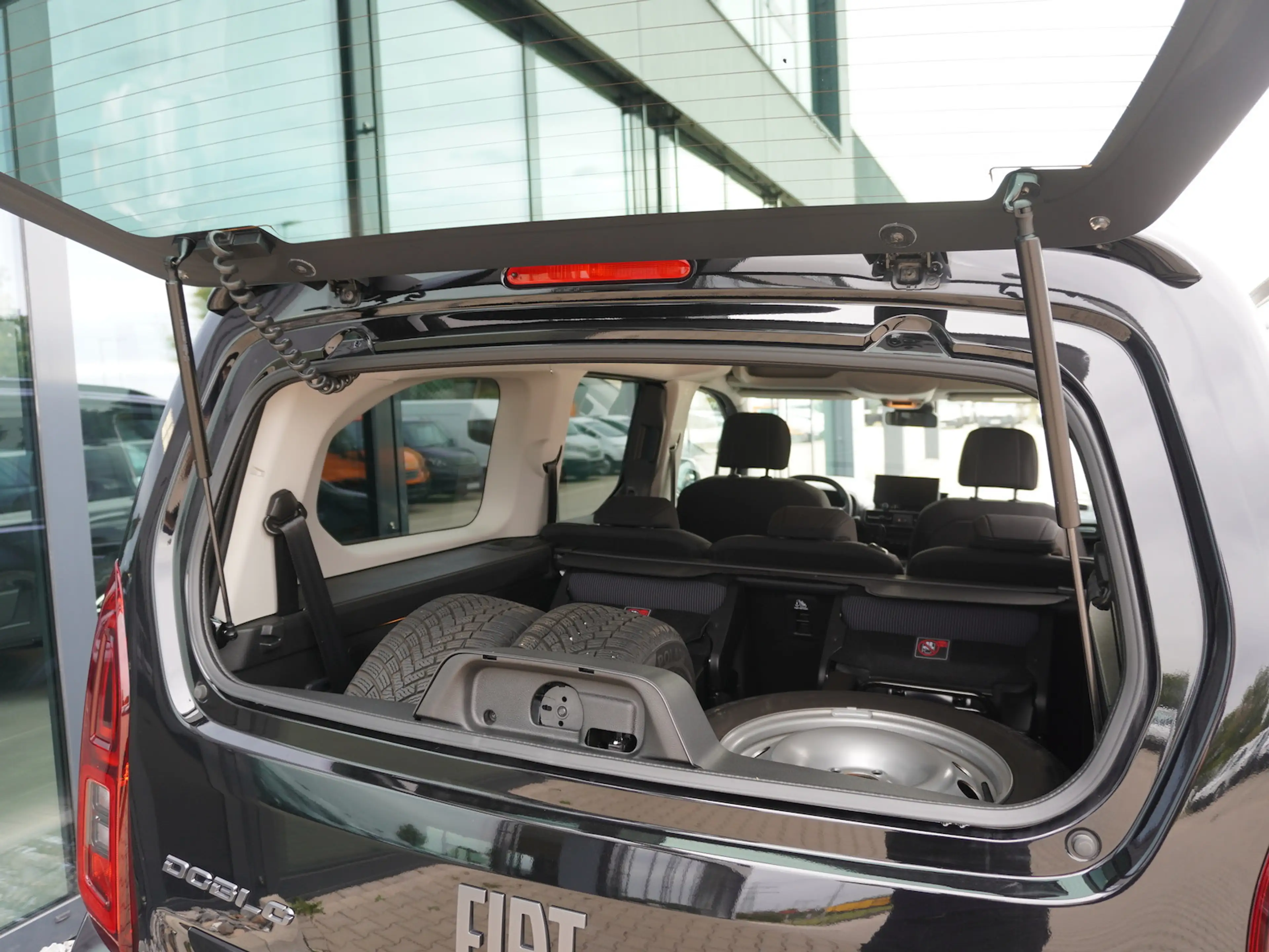Fiat Doblo Maxi Kombi 130 AT / 10-Zoll-Navi + LED — photo 9