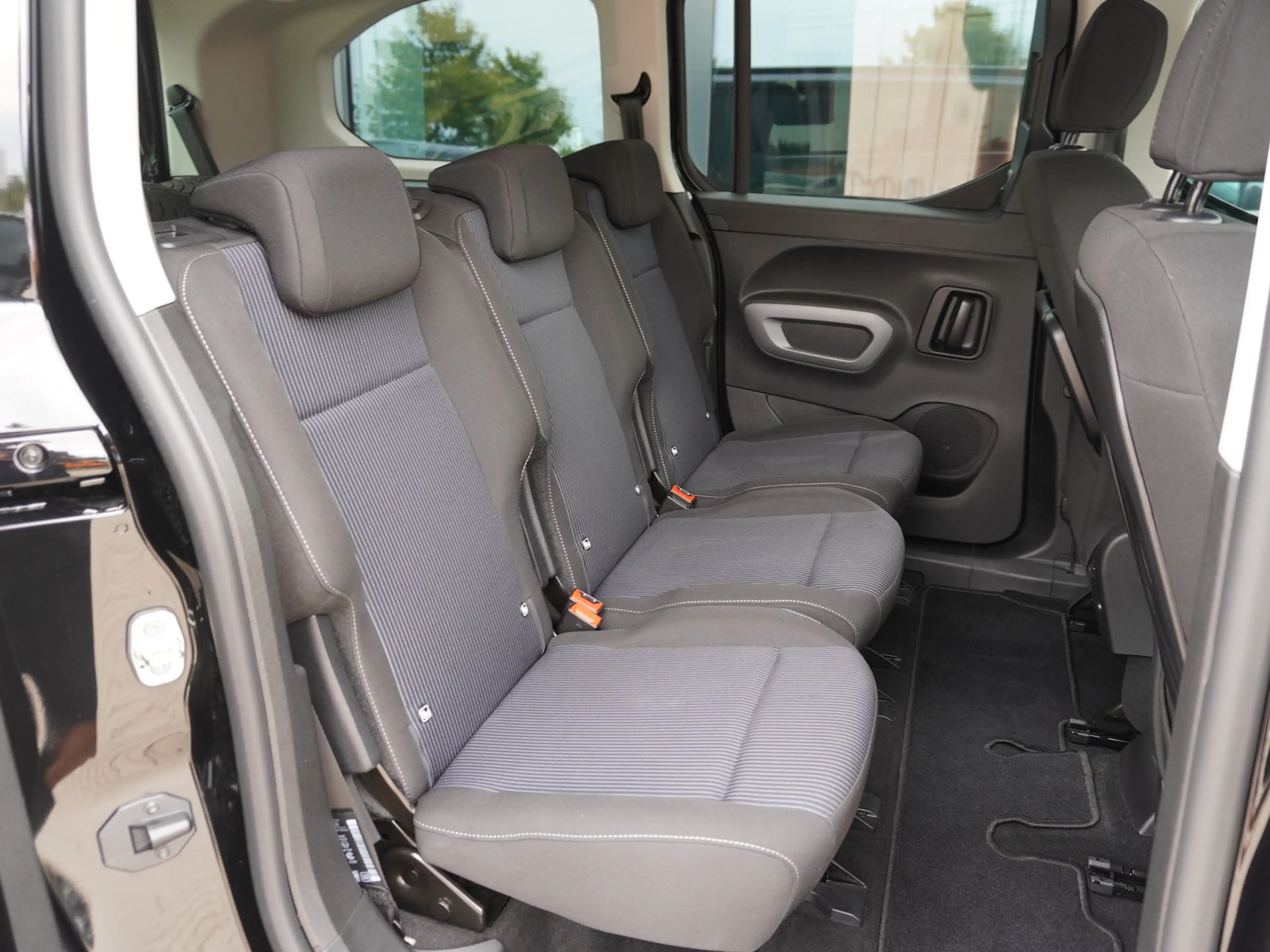 Fiat Doblo Maxi Kombi 130 AT / 10-Zoll-Navi + LED — photo 10