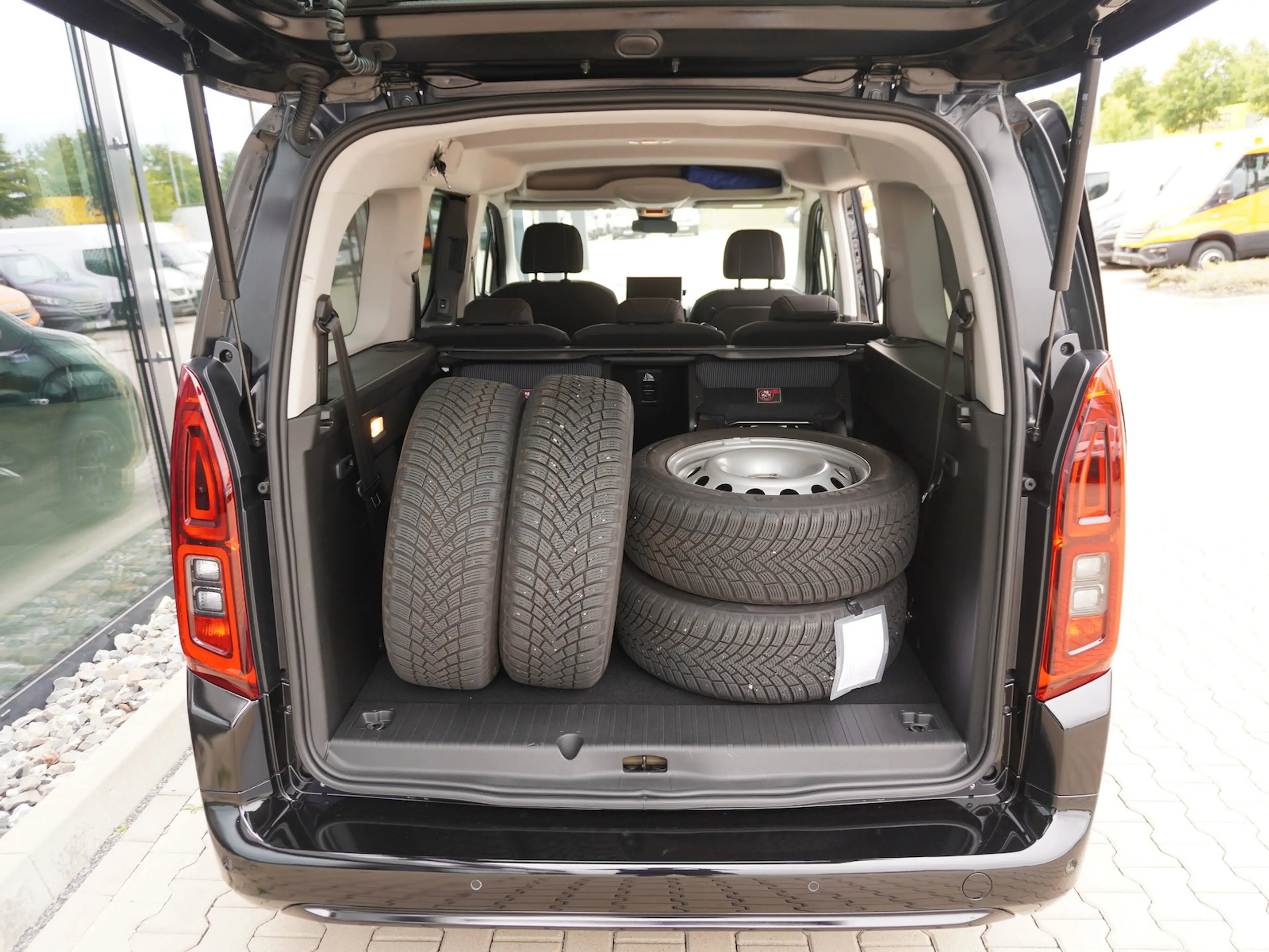 Fiat Doblo Maxi Kombi 130 AT / 10-Zoll-Navi + LED — photo 6