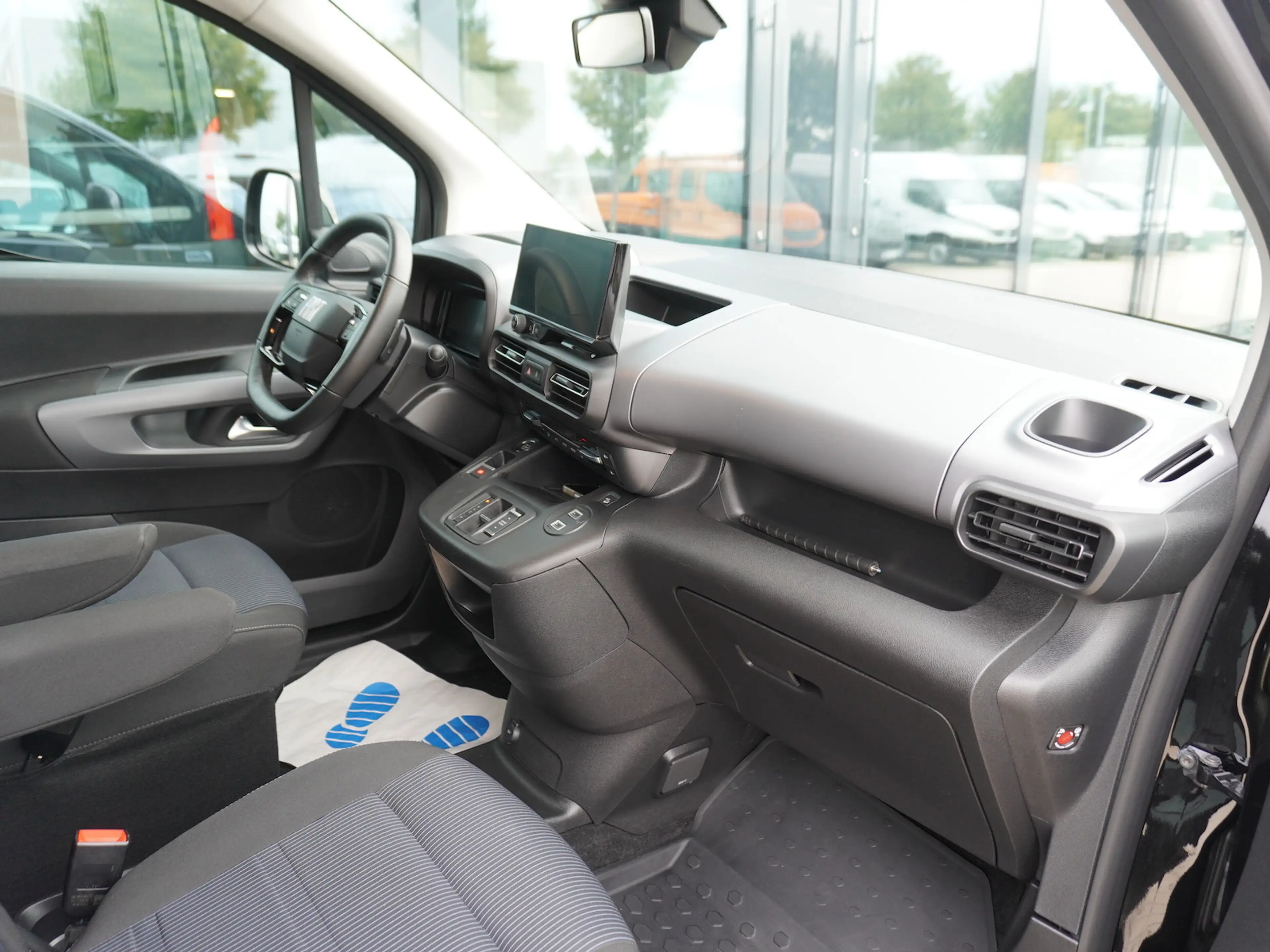 Fiat Doblo Maxi Kombi 130 AT / 10-Zoll-Navi + LED — photo 11