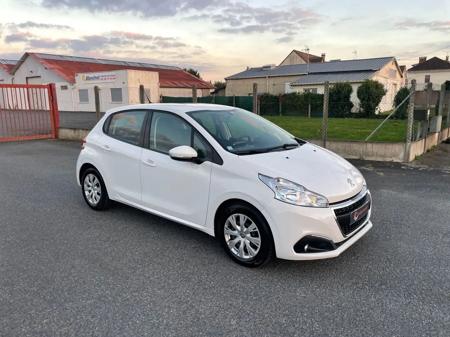 Peugeot 208 1.6 hdi 75 cv ct ok 1ere main garantie 12 mois Blanc - 2