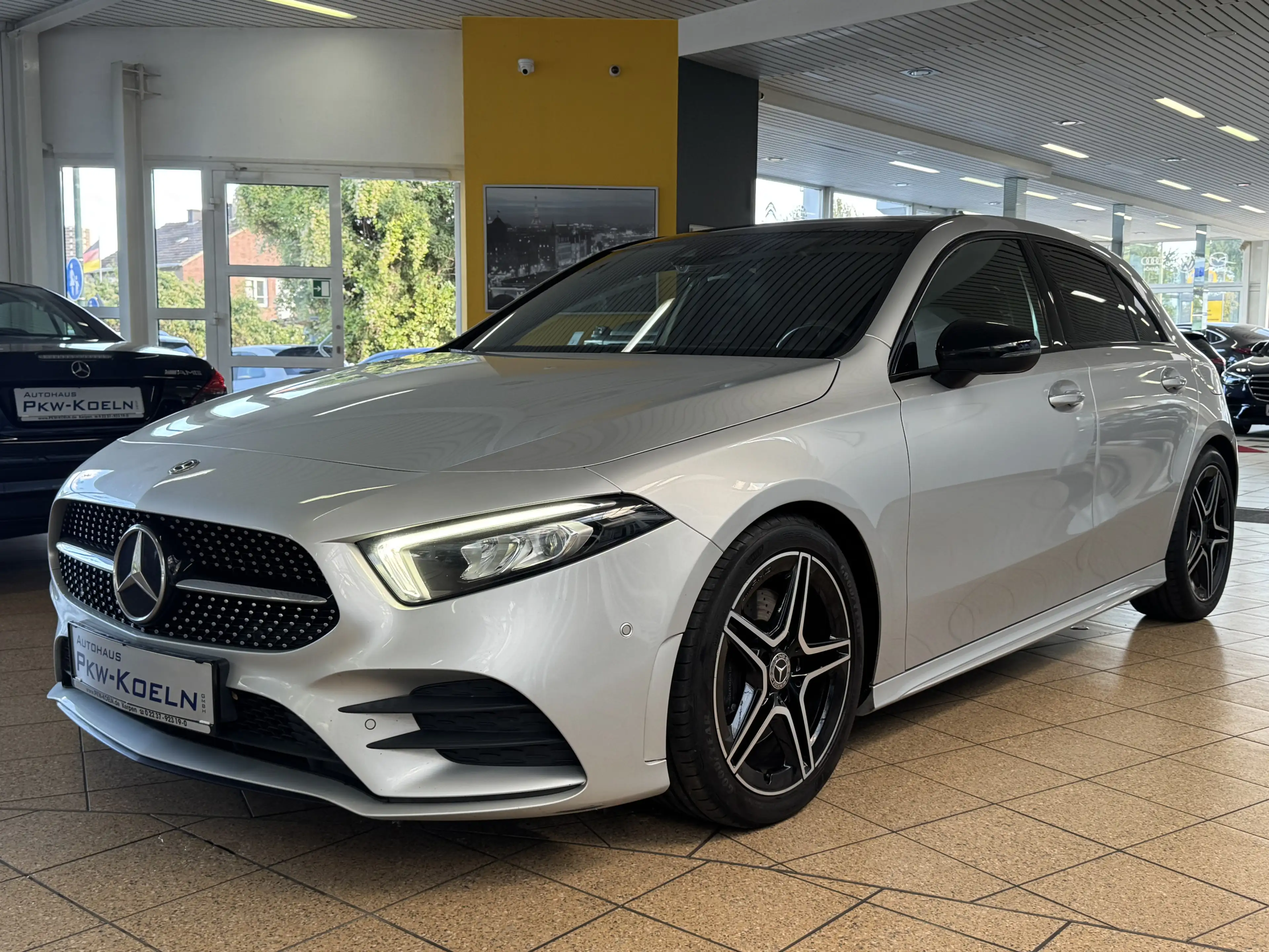 Mercedes-Benz A 220 AMG-LiNE *PANO*LED*NiGHT*NAVi*KAMERA*NAVi*