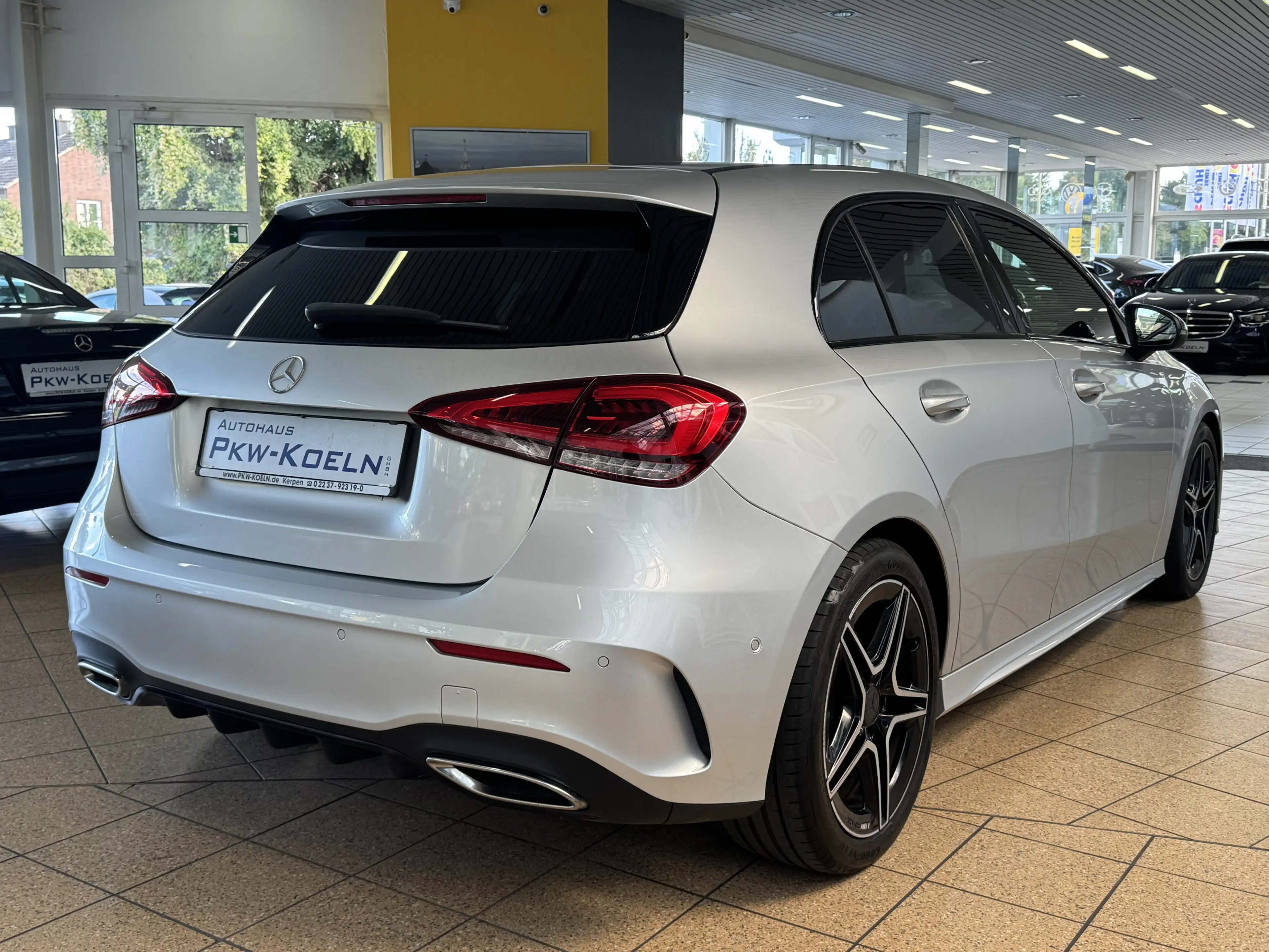 Mercedes-Benz A 220 AMG-LiNE *PANO*LED*NiGHT*NAVi*KAMERA*NAVi* — photo 2