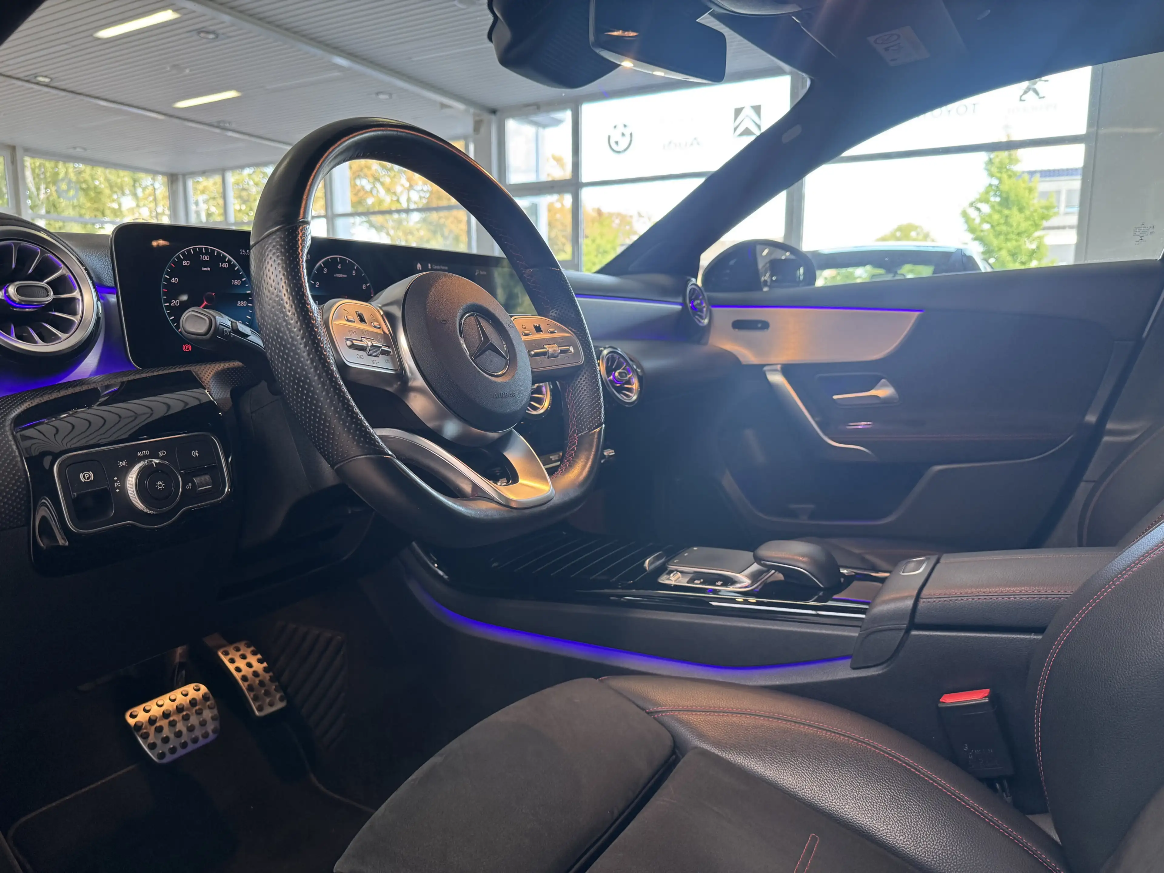 Mercedes-Benz A 220 AMG-LiNE *PANO*LED*NiGHT*NAVi*KAMERA*NAVi* — photo 11