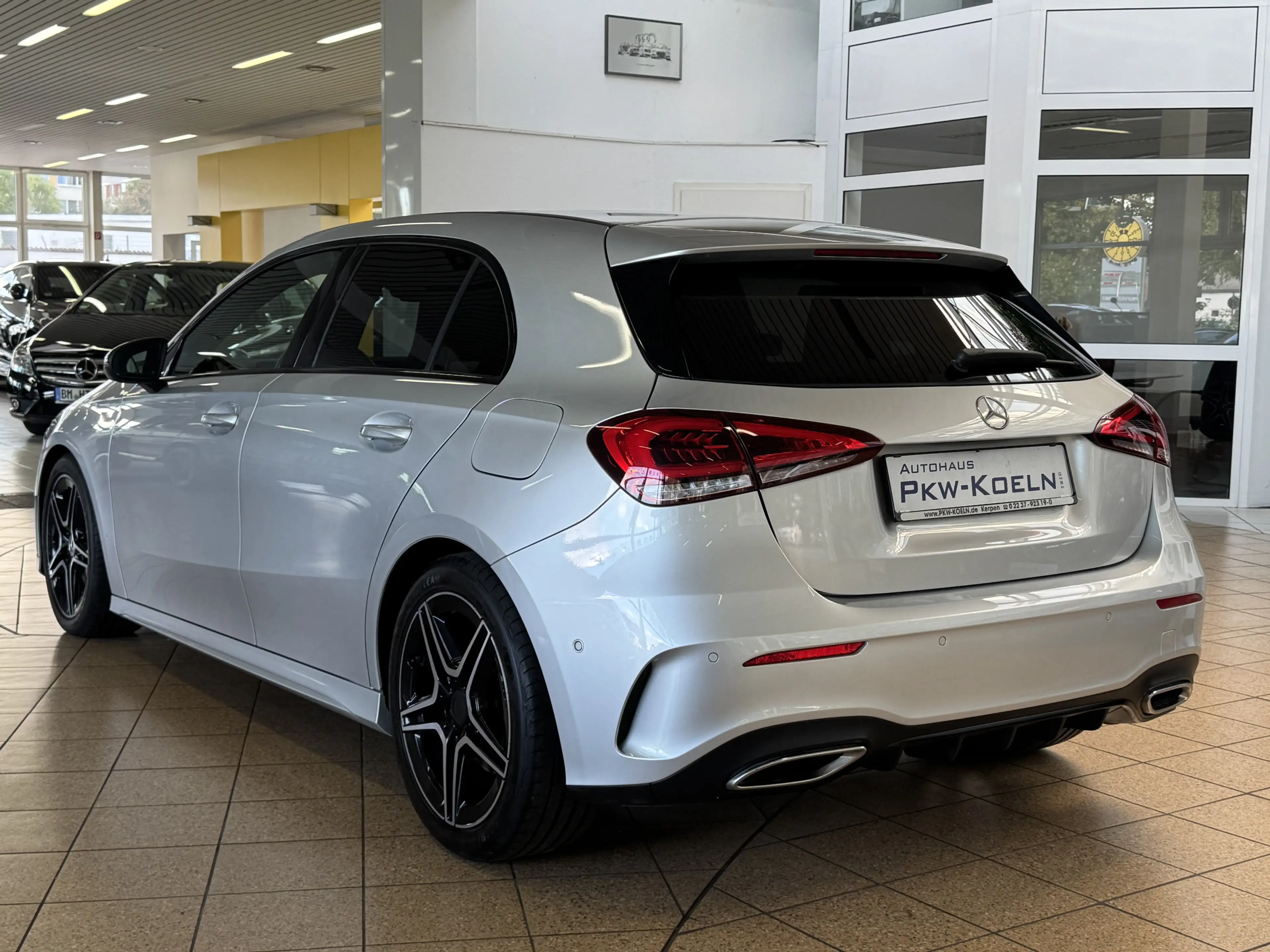 Mercedes-Benz A 220 AMG-LiNE *PANO*LED*NiGHT*NAVi*KAMERA*NAVi* — photo 4
