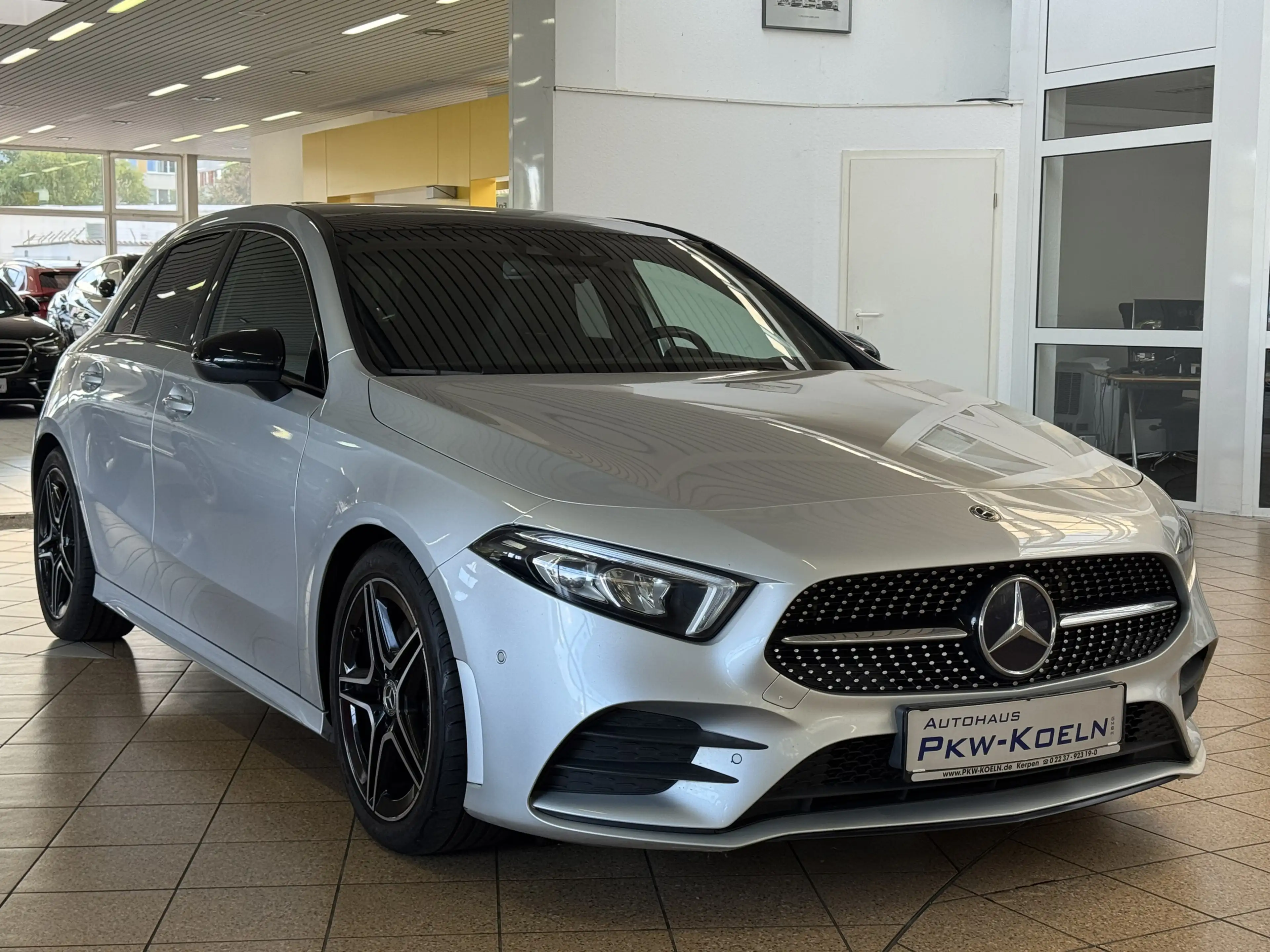 Mercedes-Benz A 220 AMG-LiNE *PANO*LED*NiGHT*NAVi*KAMERA*NAVi* — photo 3