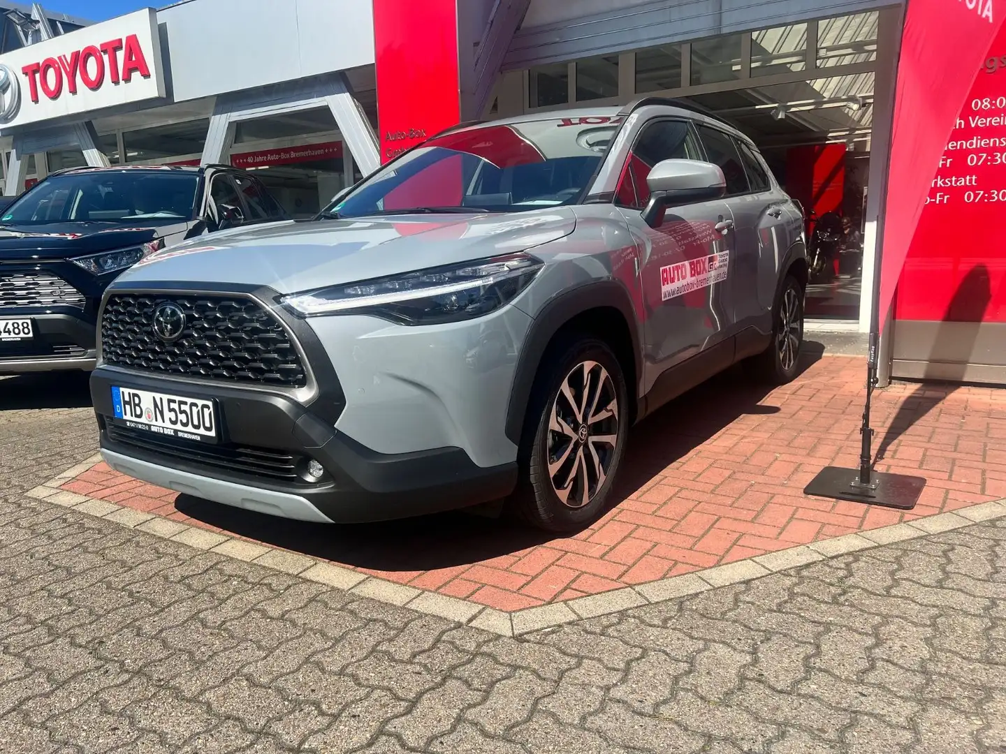 Toyota Corolla Cross Hybrid 2.0l Teamplayer Grau - 1