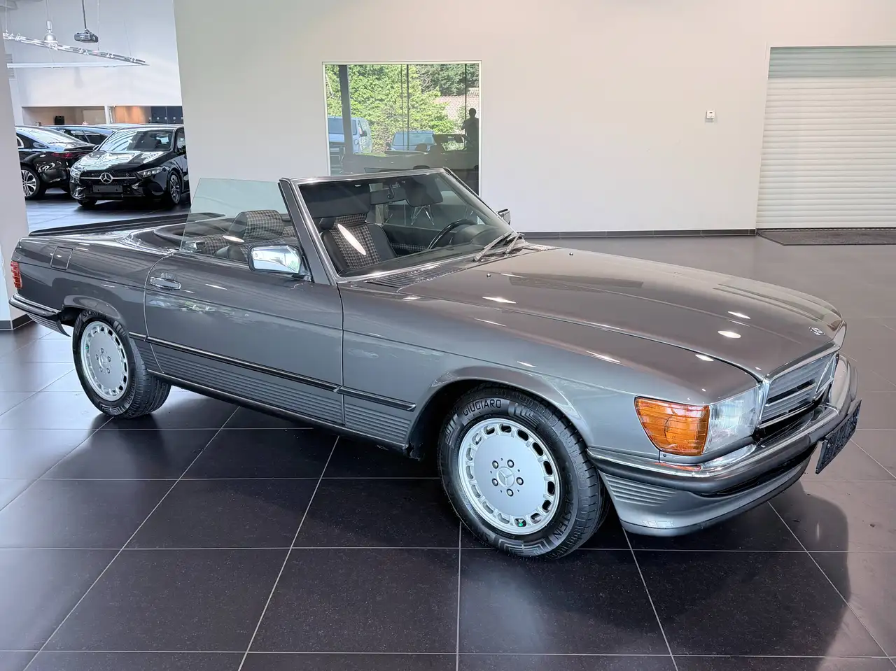 Mercedes-Benz SL 500 R 107 Automaat, foto 3