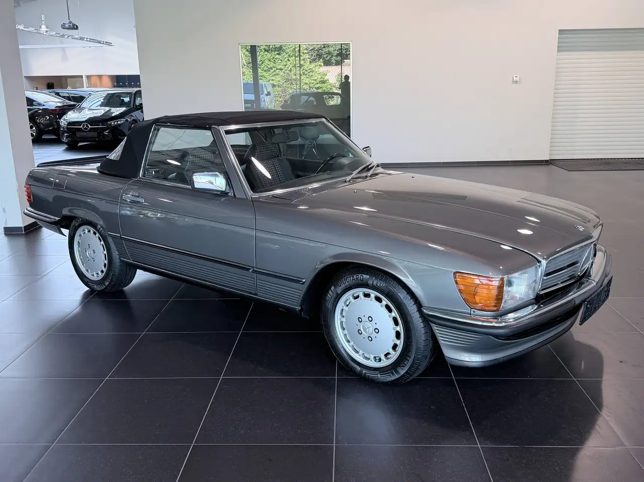 Mercedes-Benz SL 500 R 107 Automaat, foto 4