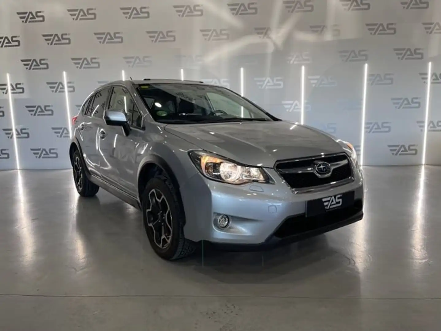 Subaru Crosstrek XV 2.0 Lineartronic Executive Gris - 2