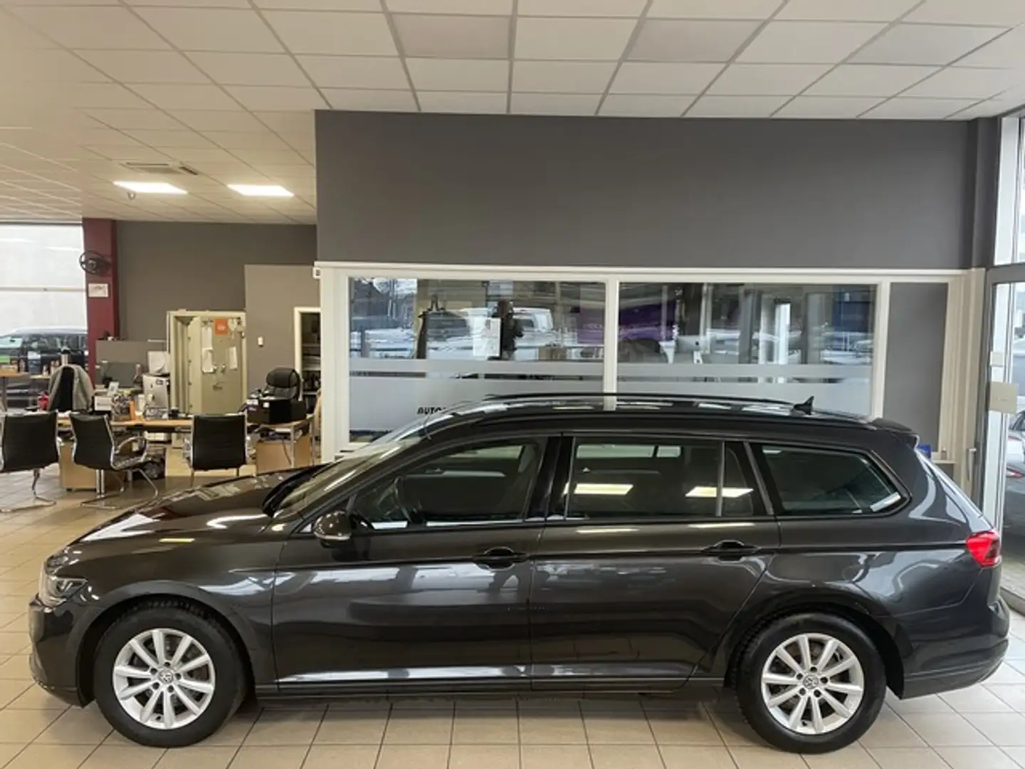 Volkswagen Passat Variant Autom TDI Navi RFK ACC Scheckh Gris - 1