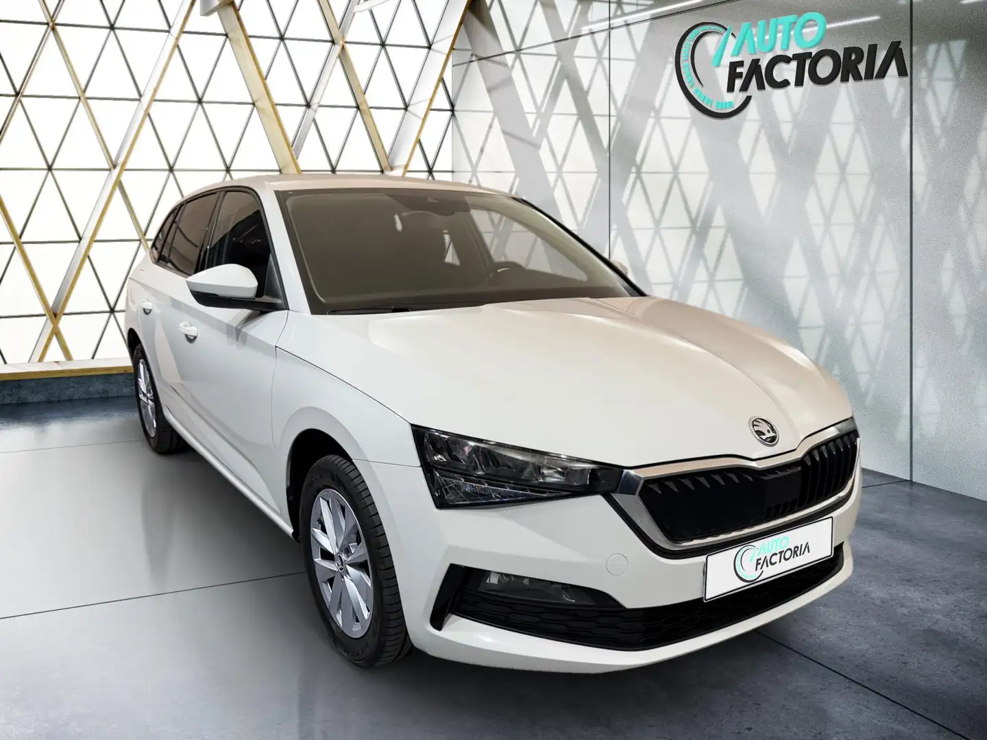 Skoda Scala -39% 1.0 TSI 110cv+MIRRORLINK+CAM+CLIM+Options Beige - 2