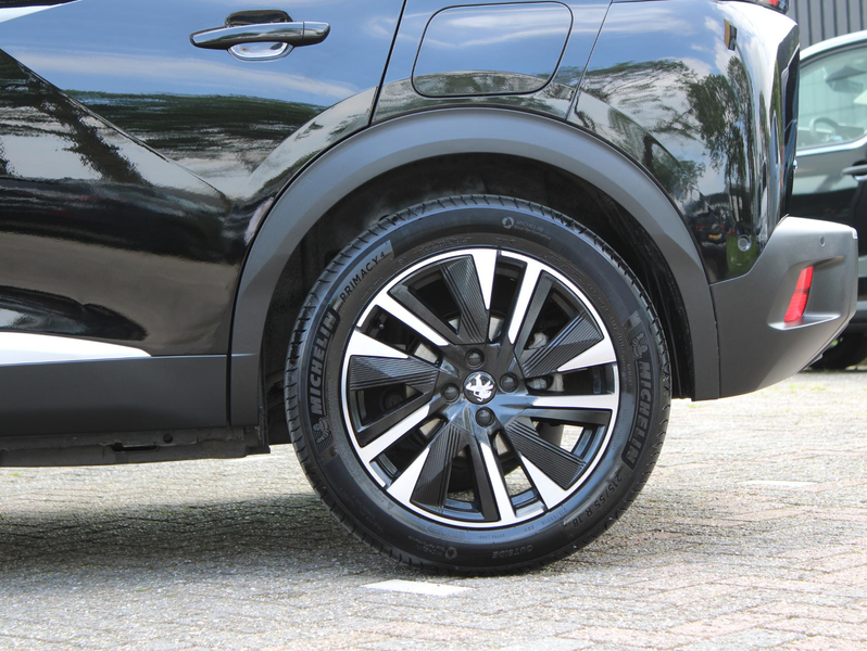 Peugeot e-2008 EV GT Pack 50 kWh | Navi / Camera / Climate — photo 14