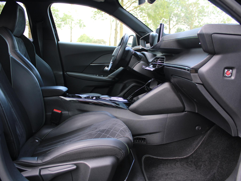 Peugeot e-2008 EV GT Pack 50 kWh | Navi / Camera / Climate — photo 8