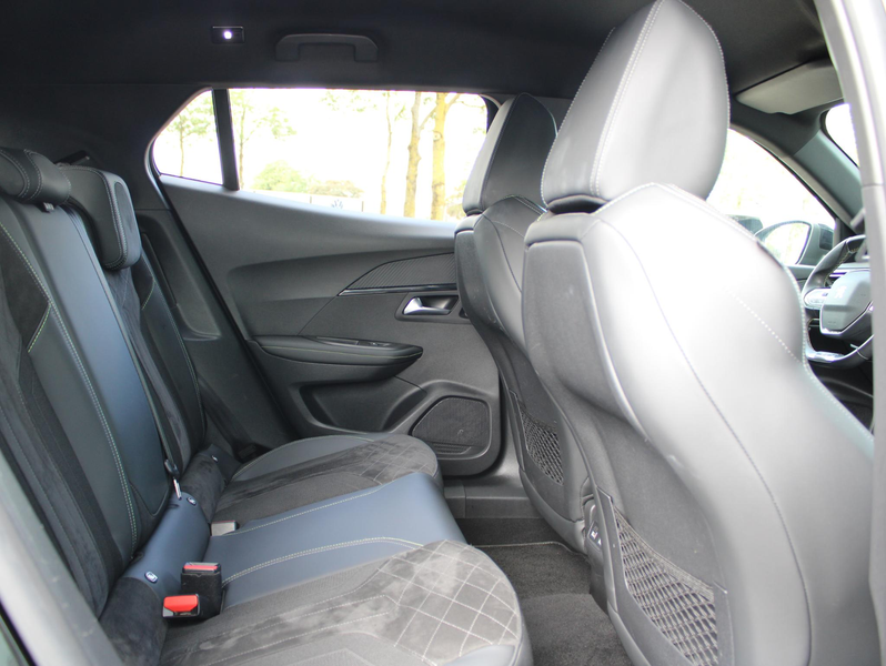 Peugeot e-2008 EV GT Pack 50 kWh | Navi / Camera / Climate — photo 9