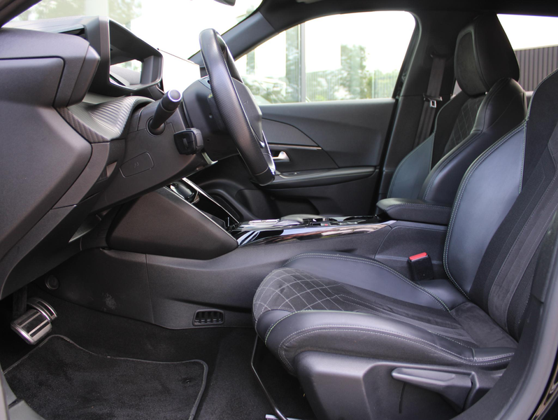 Peugeot e-2008 EV GT Pack 50 kWh | Navi / Camera / Climate — photo 15