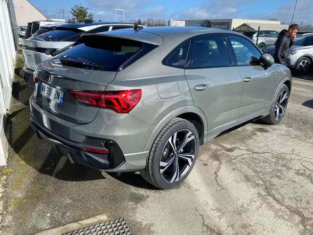 Audi Q3 view 3