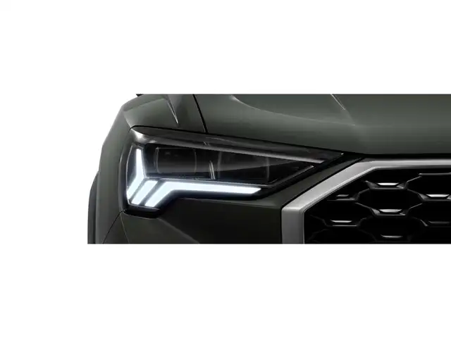 Audi Q3 view 14