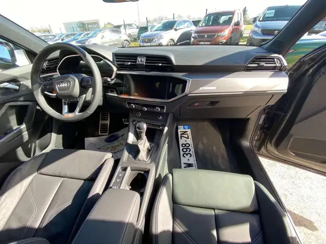 Audi Q3 view 6
