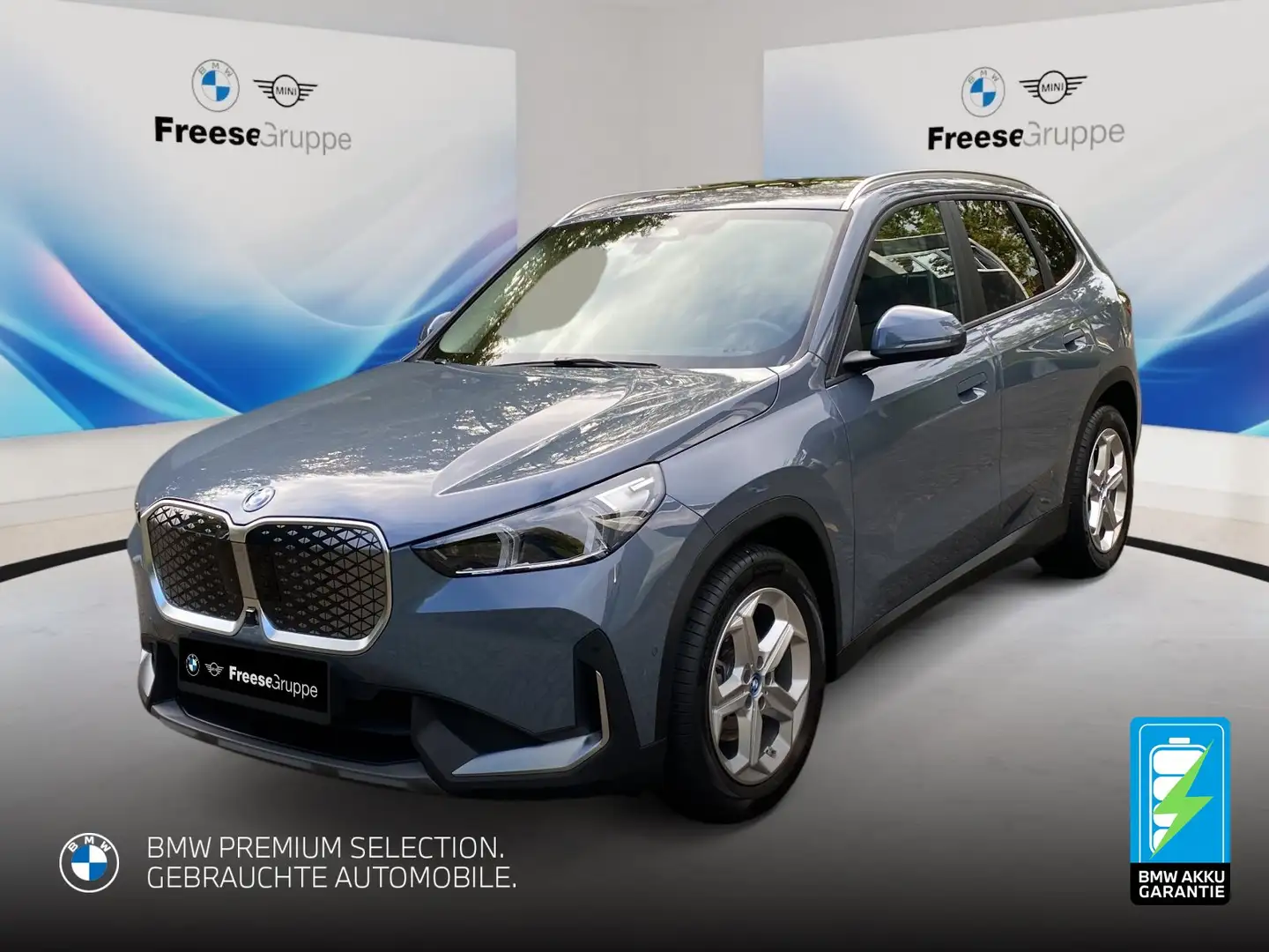 BMW iX1 eDrive20 360° STANDHZ HEAD-UP PANO RFK HIFI Grau - 1