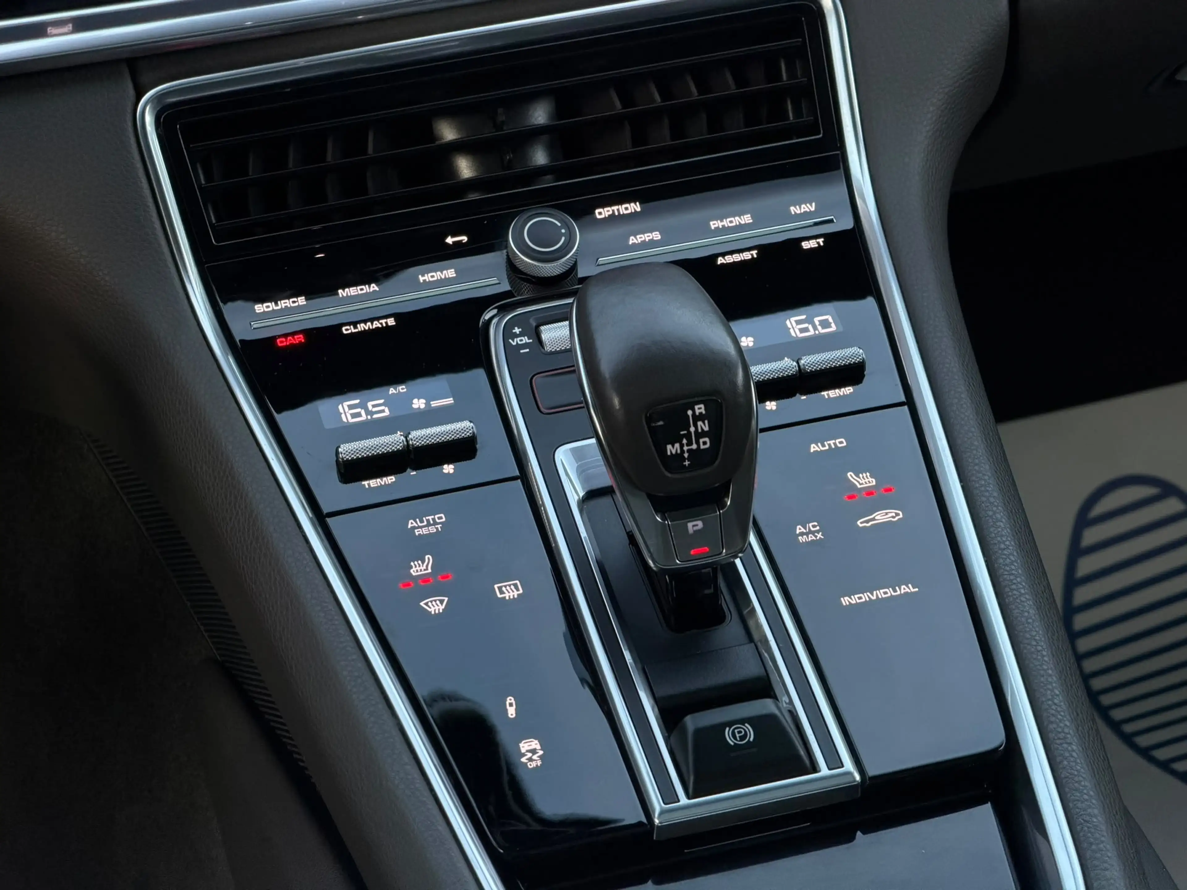 Porsche Panamera Panamera 4 e-Hybrid 2.9 V6 Bi-Turbo PHEV Platinium Edit PDK — photo 15