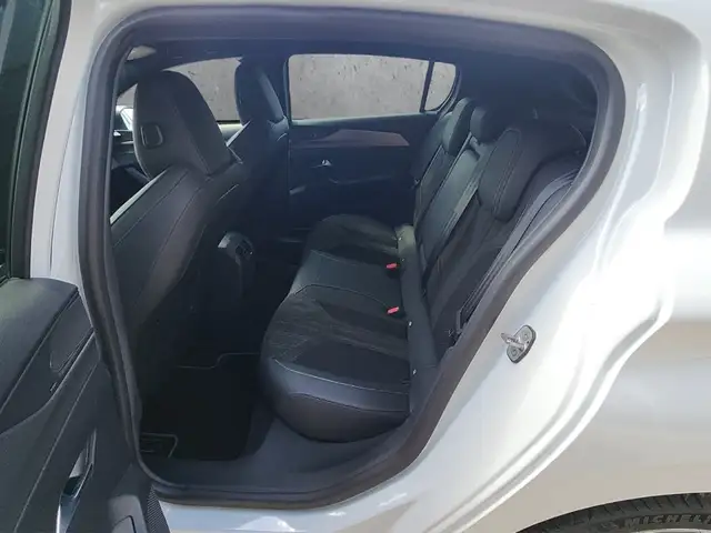 Peugeot 308 view 8