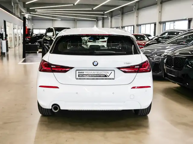 BMW 1 Series view 5