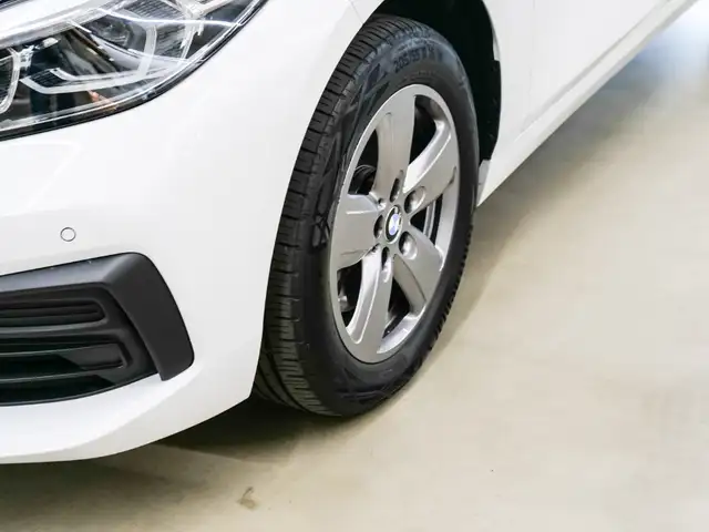 BMW 1 Series view 6