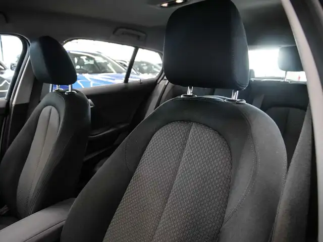 BMW 1 Series view 10