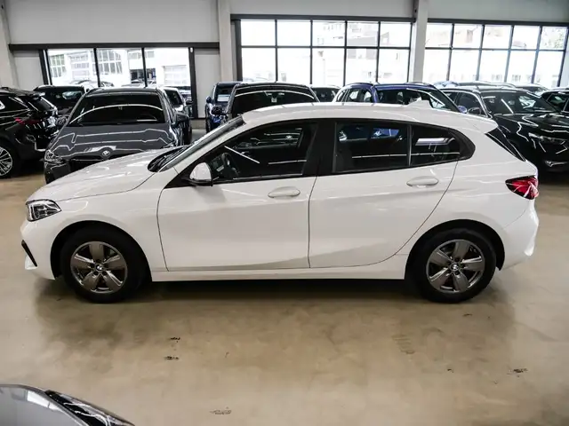 BMW 1 Series view 4