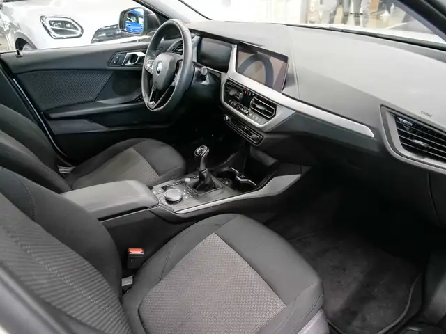 BMW 1 Series view 15