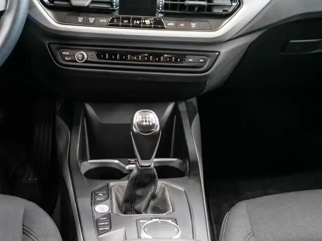BMW 1 Series view 14