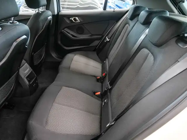 BMW 1 Series view 11