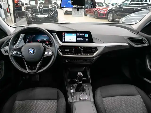 BMW 1 Series view 12