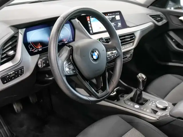 BMW 1 Series view 8
