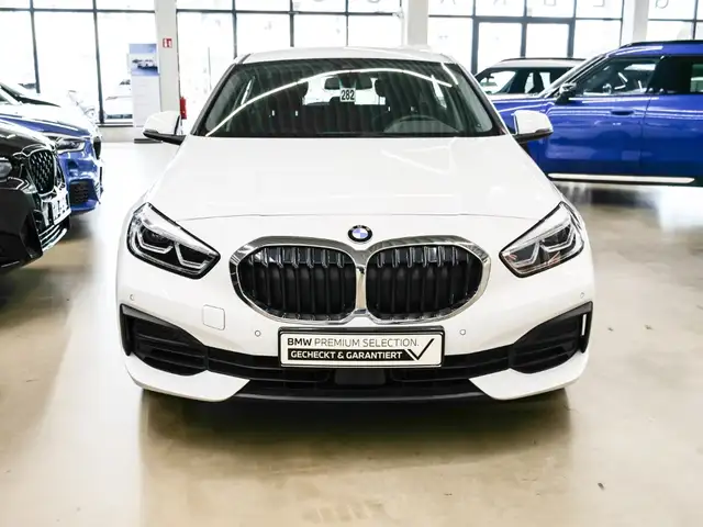 BMW 1 Series view 3
