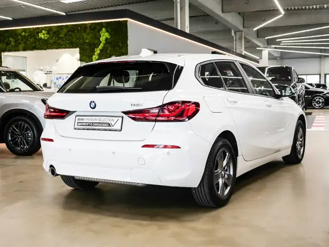BMW 1 Series view 2