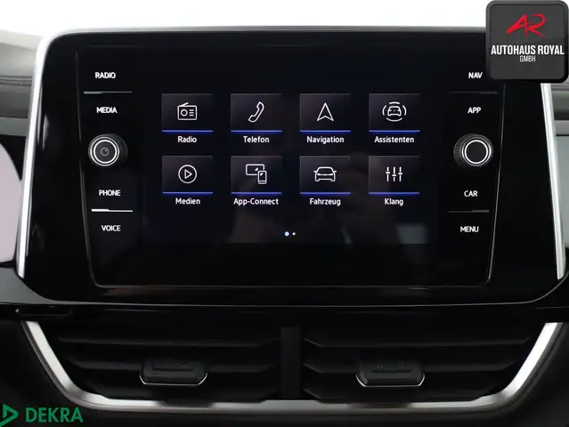 Volkswagen T-Roc view 14