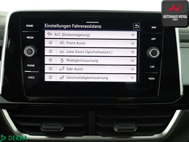 Volkswagen T-Roc view 15