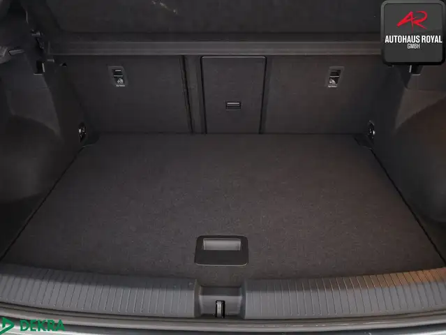 Volkswagen T-Roc view 26